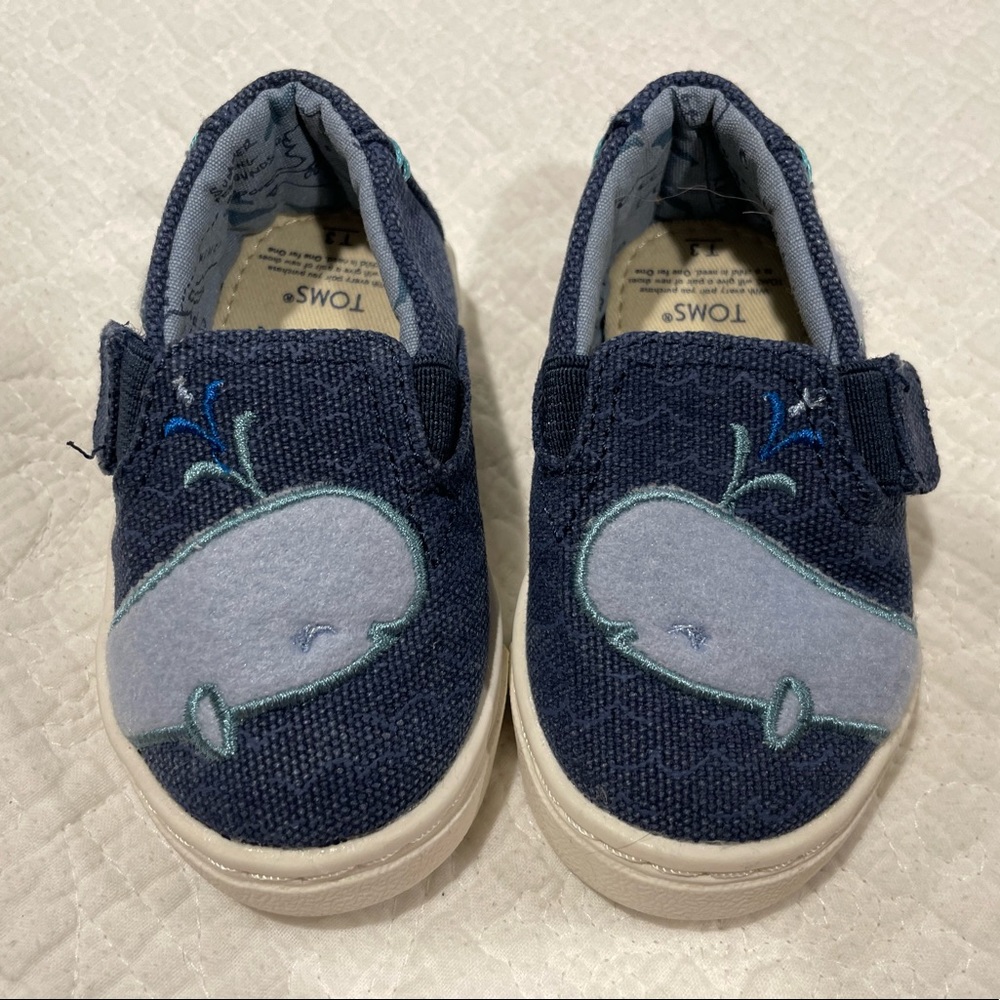 🌟BOGO🌟 Buy 1, Get 1 1/2 off!!  Infant 3 Toms Velcro Whales